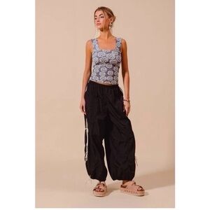 Women’s daily practice bow line Anthropologie Black Relaxed Fit Joggers.